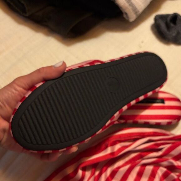 NWT Victoria's Secret Red and Pink Striped Slippers with Sequined Black Bows - Picture 4 of 10